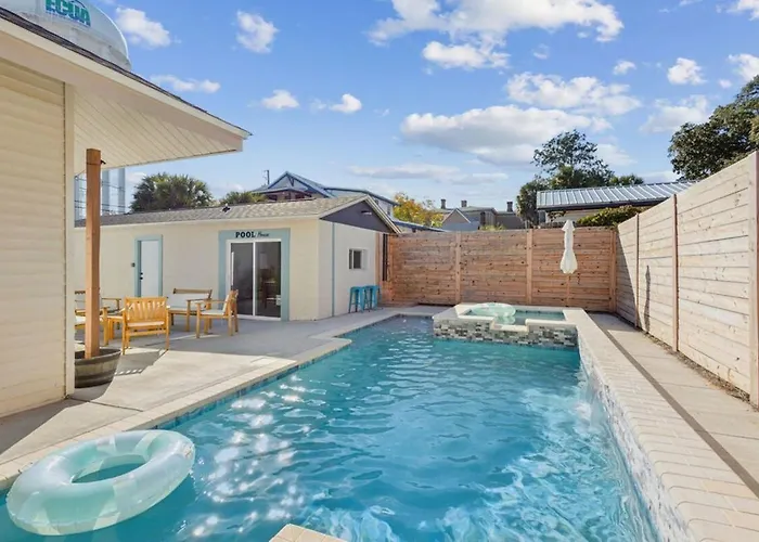 Holiday home Wright Street Royale- New Downtown With Pool! *