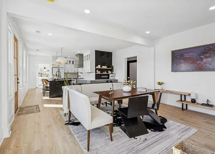 Wright Street Royale- New Downtown With Pool! Holiday home *