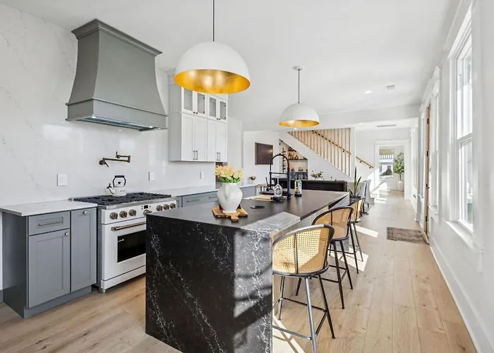 Wright Street Royale- New Downtown With Pool! Holiday home Pensacola