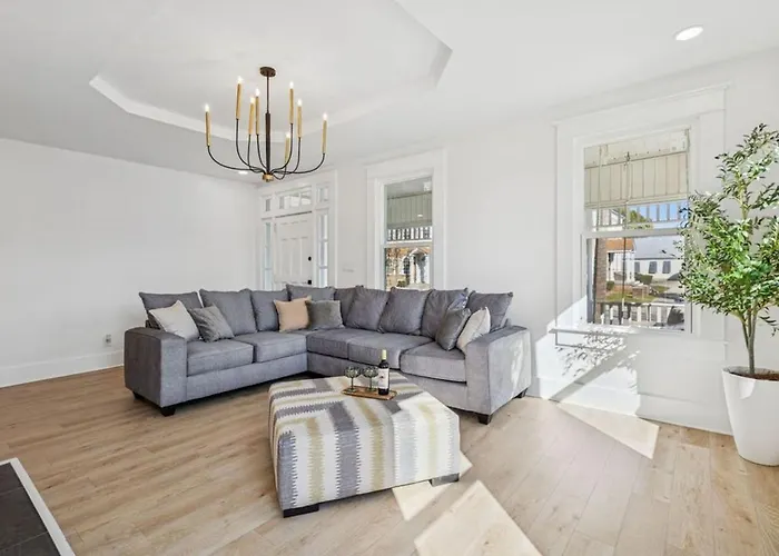 Wright Street Royale- New Downtown With Pool! Holiday home Pensacola