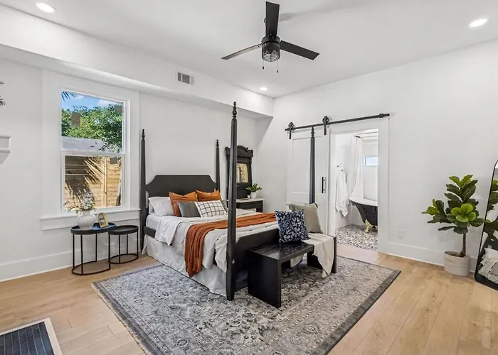 Wright Street Royale- New Downtown With Pool!