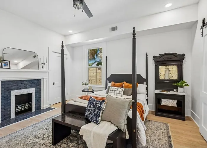 Holiday home Wright Street Royale- New Downtown With Pool!