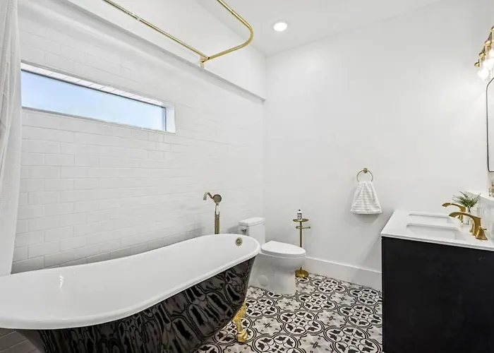 Wright Street Royale- New Downtown With Pool! Holiday home *