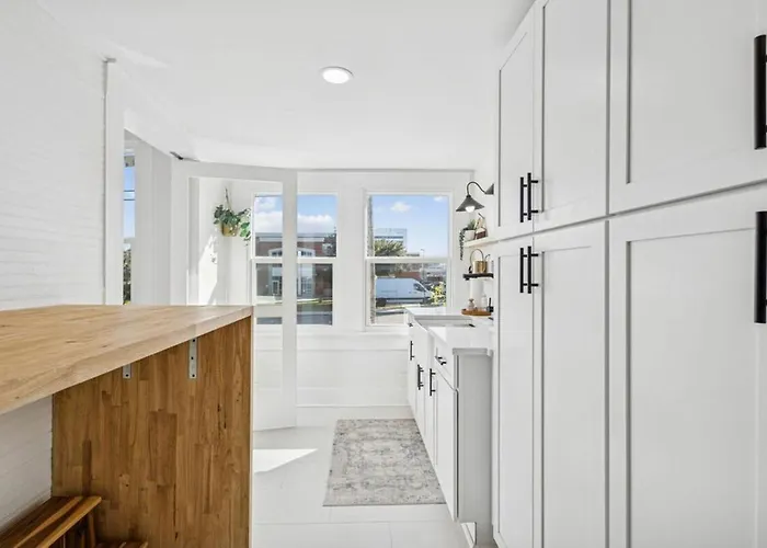 Wright Street Royale- New Downtown With Pool! Holiday home Pensacola