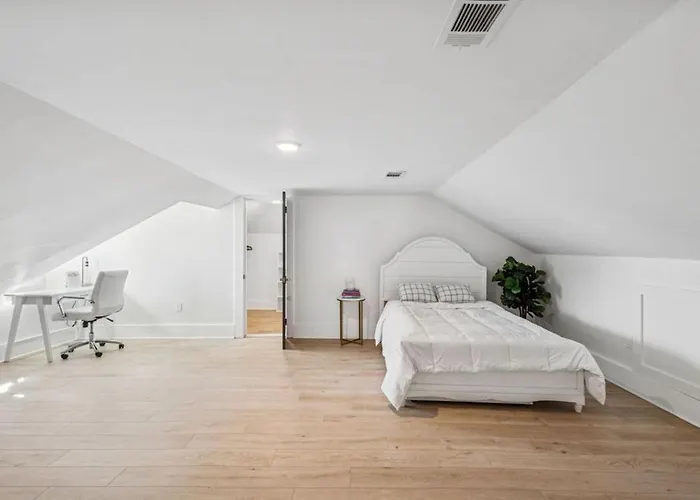 Holiday home Wright Street Royale- New Downtown With Pool! *
