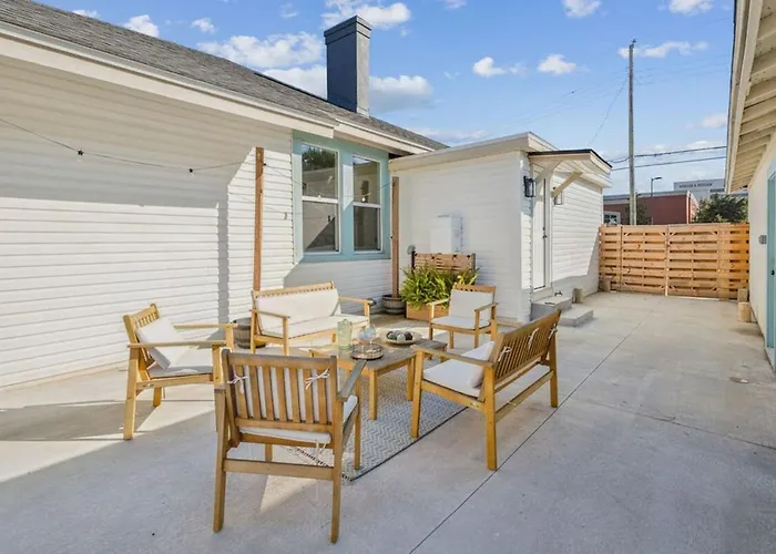 Holiday home Wright Street Royale- New Downtown With Pool! *