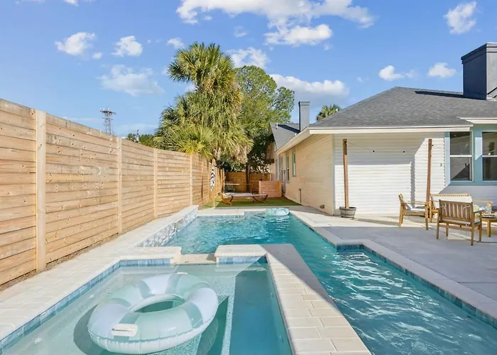Holiday home Wright Street Royale- New Downtown With Pool!