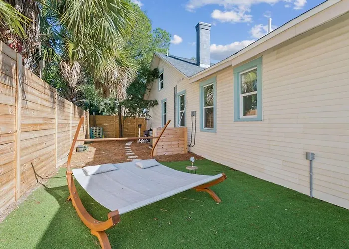 Holiday home Wright Street Royale- New Downtown With Pool!