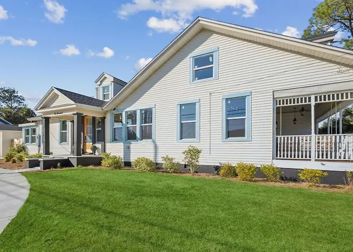 Holiday home Wright Street Royale- New Downtown With Pool!